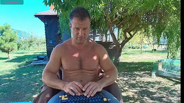 muscleangel18: διαδικτυακό σόου στην κάμερα