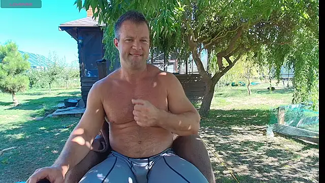 muscleangel18 Show in webcam