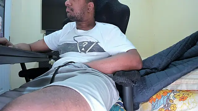 bigcockk23 Show Webcam