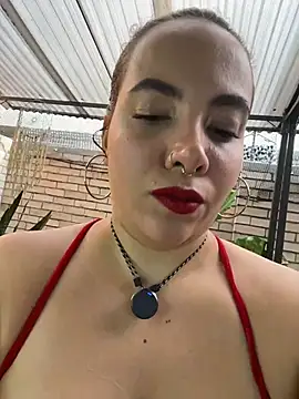 Emma_Wish: διαδικτυακό σόου στην κάμερα