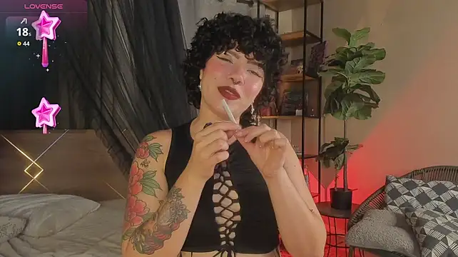 Amy_art Show in webcam