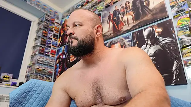 Show modela Muscle_Bear na web-kameri