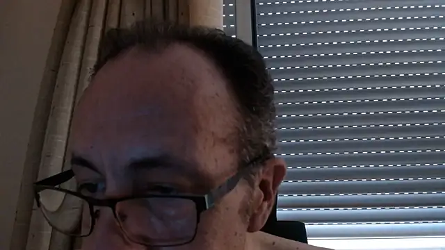 הופעת וובקאם של TonyComa