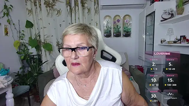 Selenna57's Live XXX Chat