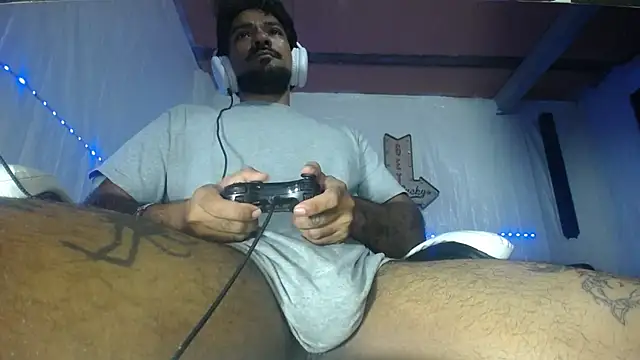 Carlo_yates Show Webcam