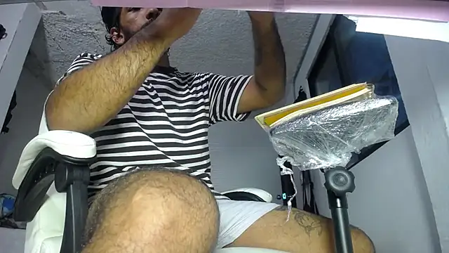 Carlo_yates Adlı Modelin Web Kamerası Şovu
