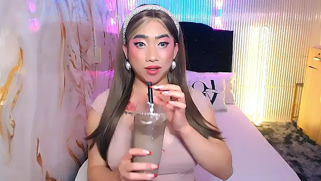 Pertunjukan Kamera Web yourTsFantasyBigCock