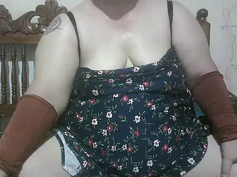 bigmommaxxx81's Live XXX Chat
