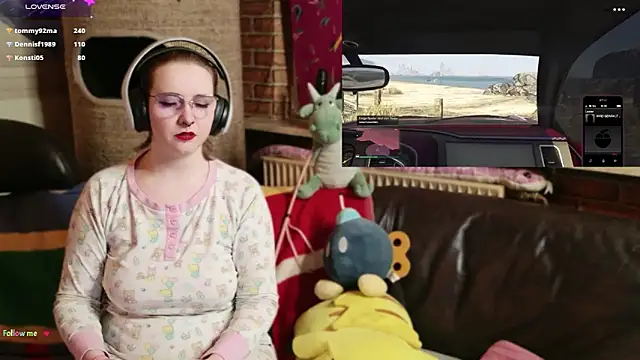 GamerGirl_Even Webbikameraesitys