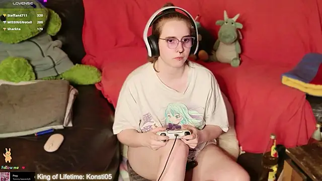 GamerGirl_Eve Show in webcam