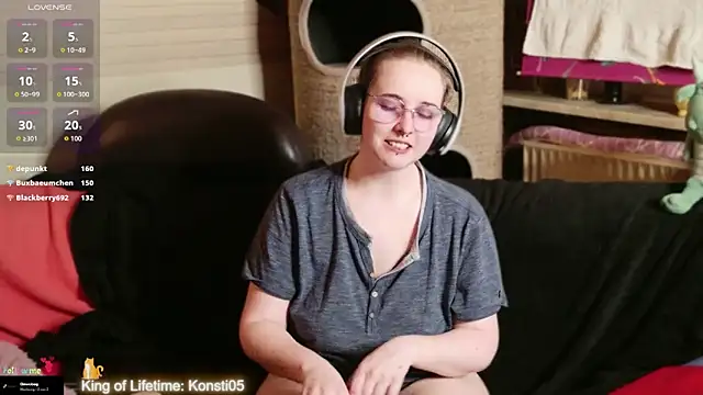 GamerGirl_Eve Show in webcam