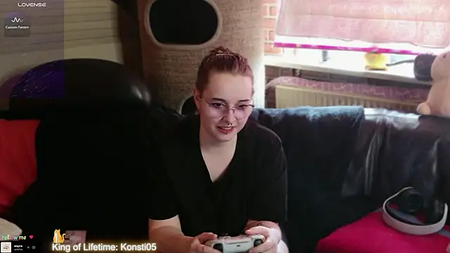 GamerGirl_Even Webbikameraesitys