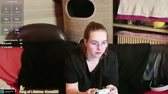 GamerGirl_Eve Show in webcam