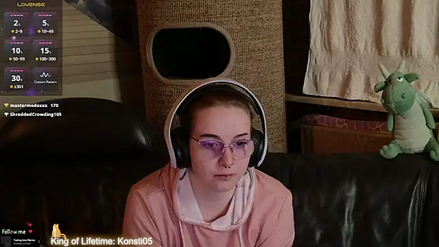 GamerGirl_Eve Pertunjukan Webcam