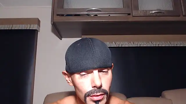 ThickD2C webkamerás műsora