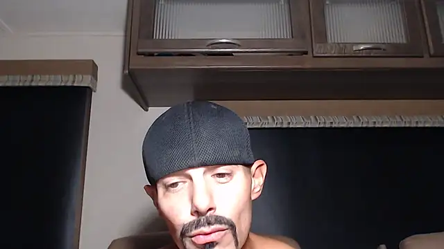 ThickD2C webkamerás műsora