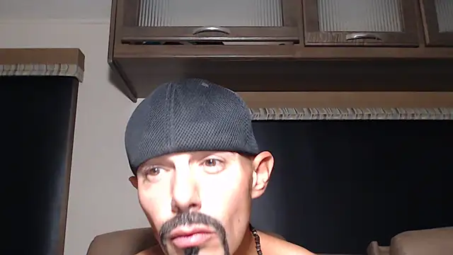 ThickD2C webkamerás műsora