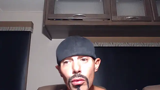 ThickD2C webkamerás műsora