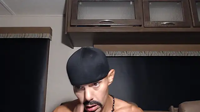 הופעת וובקאם של ThickD2C