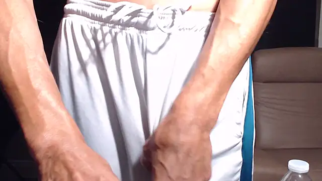 הופעת וובקאם של ThickD2C