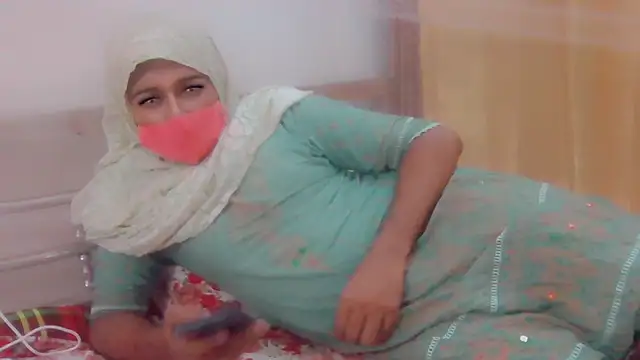 Hijab_Crossy: διαδικτυακό σόου στην κάμερα