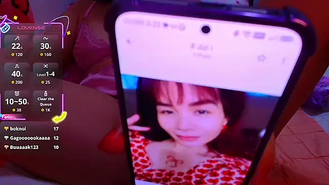 HornyAya4u Pertunjukan Webcam