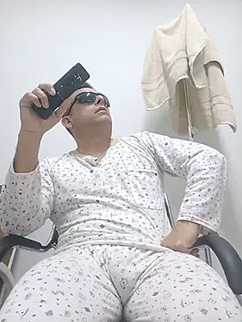 Show modela chicoguapo8 na web-kameri