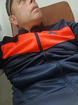 chicoguapo8: διαδικτυακό σόου στην κάμερα