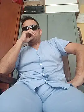 chicoguapo8: διαδικτυακό σόου στην κάμερα