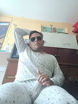 chicoguapo8 网络视讯表演