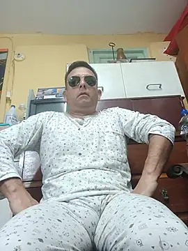 chicoguapo8: διαδικτυακό σόου στην κάμερα