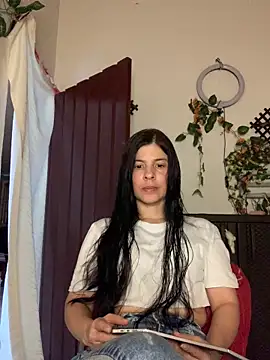 Estefani_32's Live XXX Chat