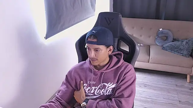 Liam_V webcam show