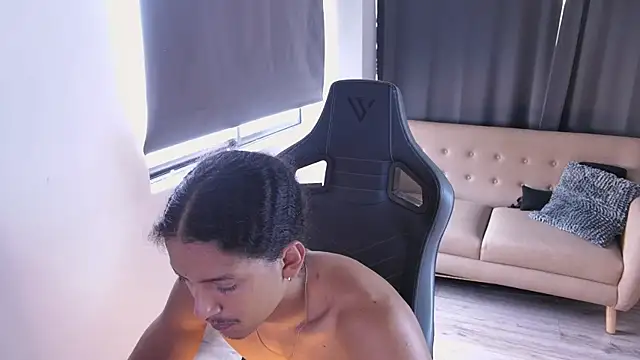 Liam_V webkamerás műsora