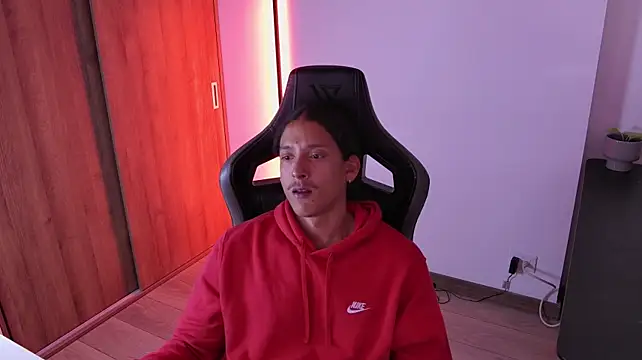Liam_V Show in webcam