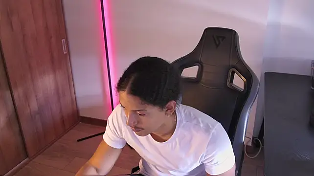 Liam_V Adlı Modelin Web Kamerası Şovu