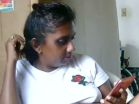 Ansh1307's Live XXX Chat