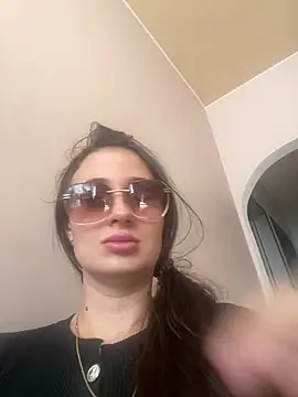 Flossy_Vettie Adlı Modelin Canlı XXX Sohbeti