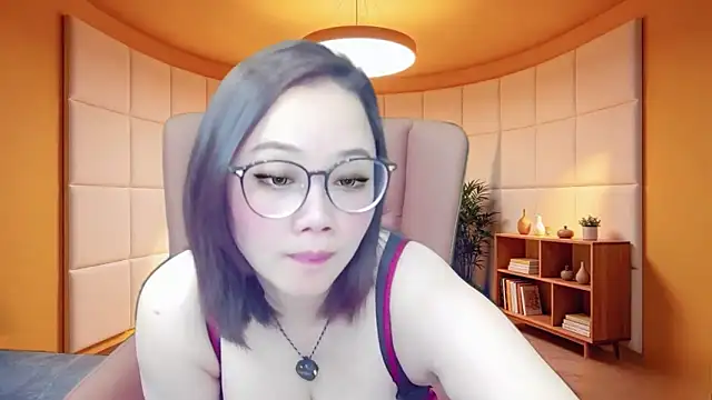 Dolcegattina-Asian's Live XXX Chat