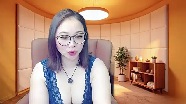 Dolcegattina-Asian's Live XXX Chat