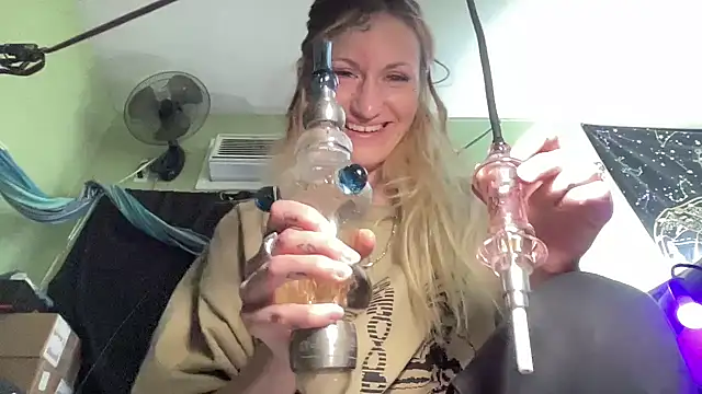 lavender_spits Adlı Modelin Canlı XXX Sohbeti