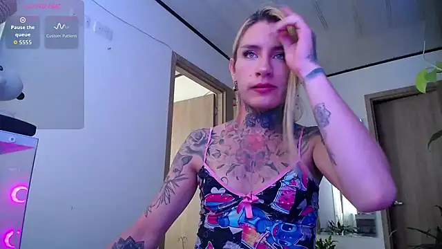 luc11_lov3n Webbikameraesitys