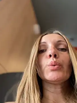 Chat +18 de miss_darsi ao vivo
