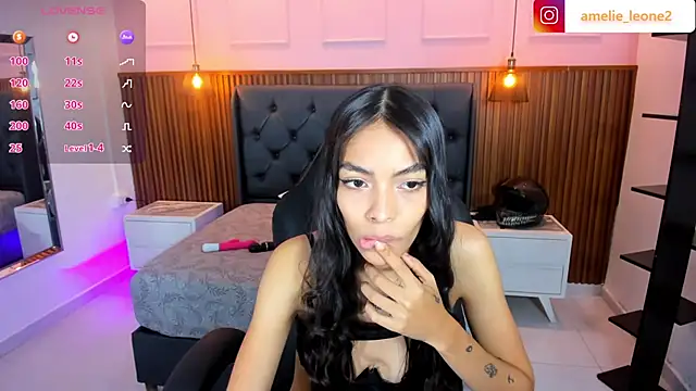 AMELIELEONE's Live XXX Chat