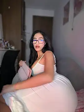 Show modela DulceLenns na web-kameri
