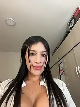 Chatroom XXX en direct de Emmily_19