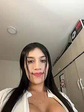 Emmily_19 Live XXX Chat