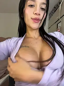 Emmily_19 Live XXX-Chat