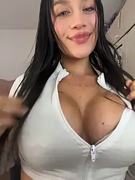 Chatroom XXX en direct de Emmily_19