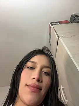 Emmily_19's Live XXX Chat
